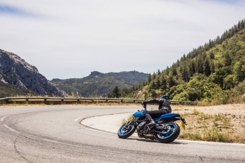 GSX-8S 21
